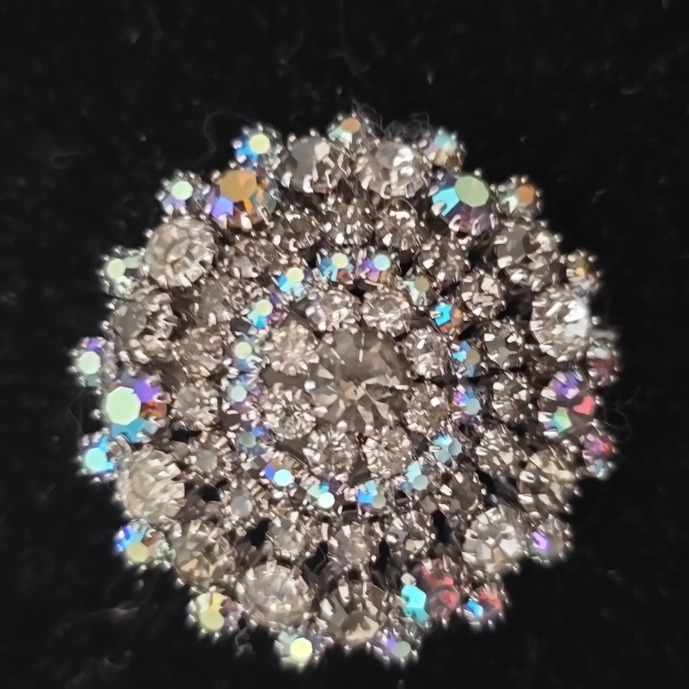 Vintage Weiss Large Elegant Aurora Borealis Crystal Brooch - Picture 2 of 9
